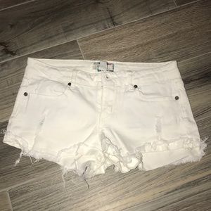 White jean shorts size 27